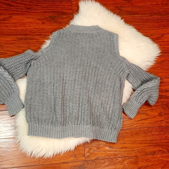 Aeropostle Gray Chunky Knit Cold Shoulder Sweater - Picture 2 of 4